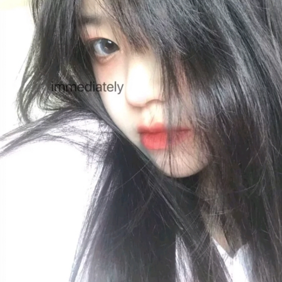 月亮被我吃掉了一半.