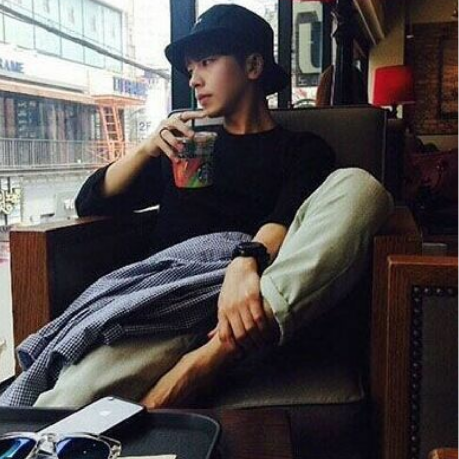 眼角眉梢丶都带笑