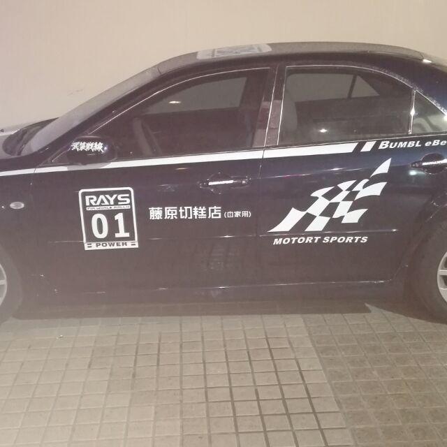 眼睛很小但是很聚光呢