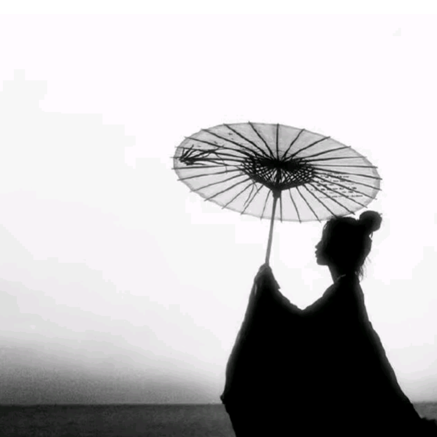 小何