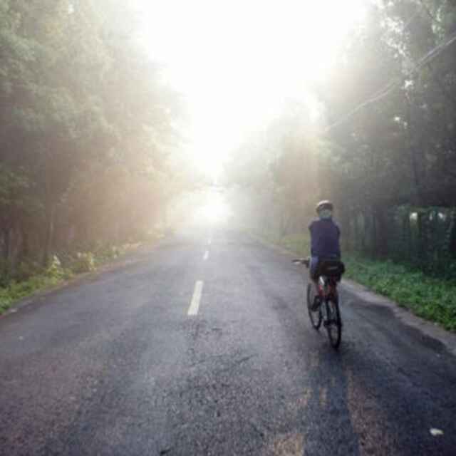 旅途中的骑行者