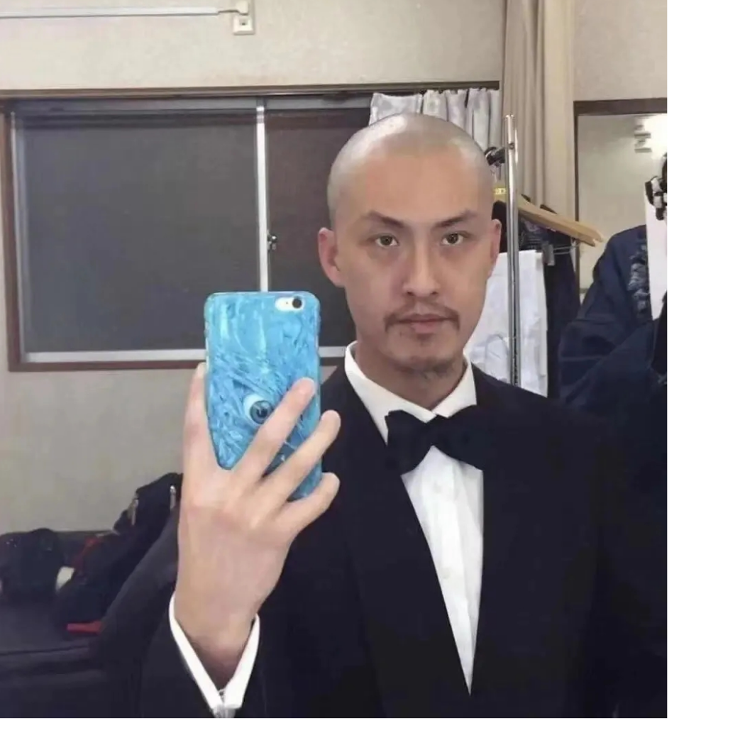 在树上唱歌