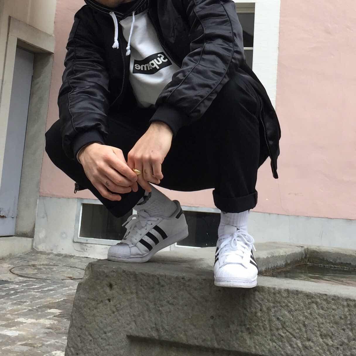 、