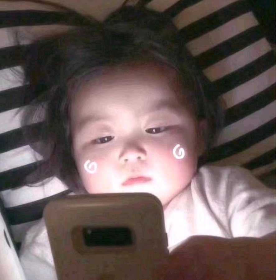 爱笑的草莓奶昔