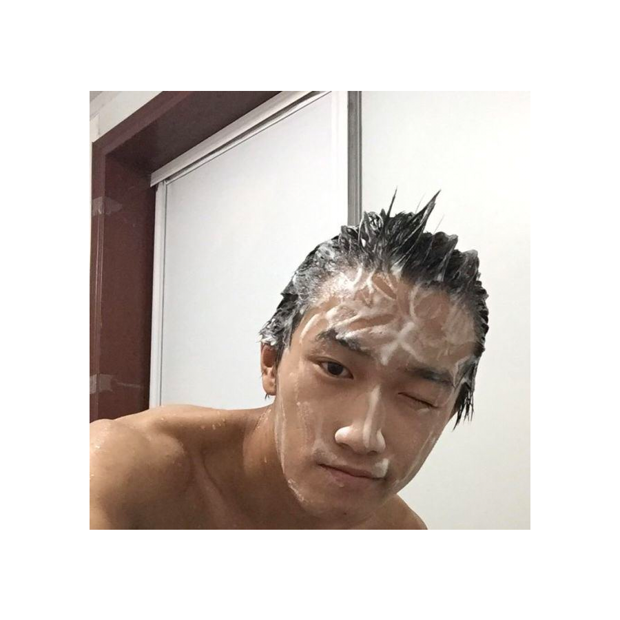 ，