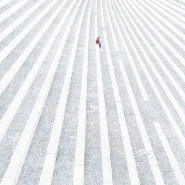 ～