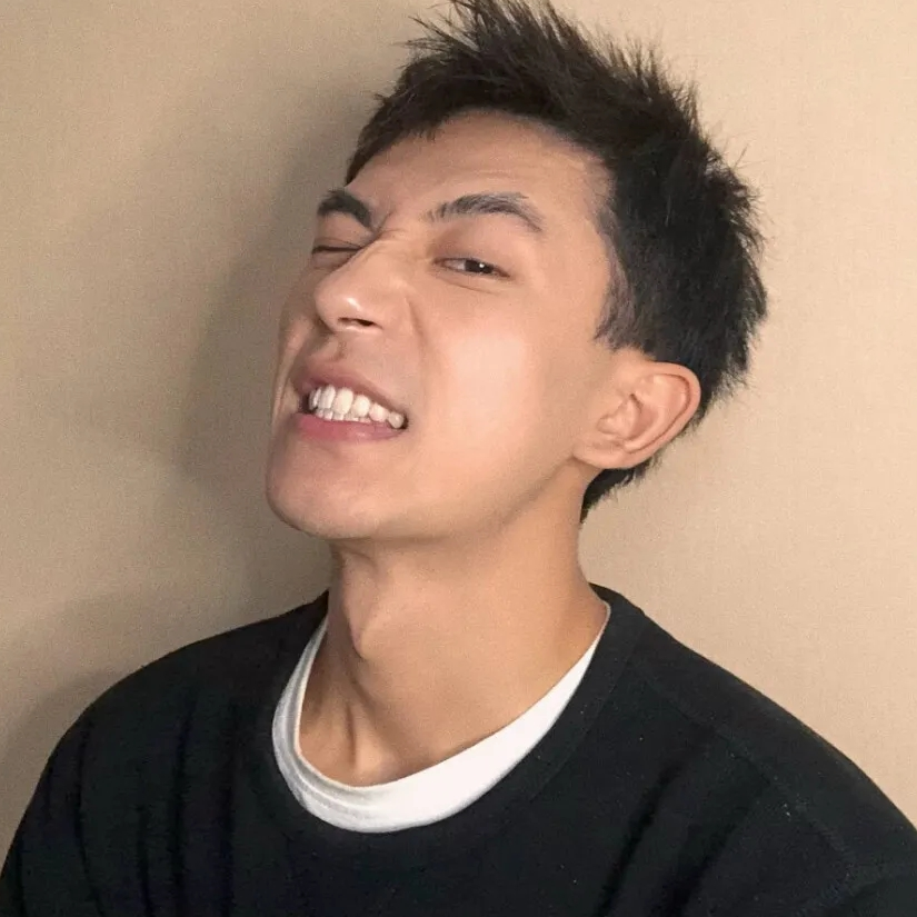 一条刚上岸的臭咸鱼