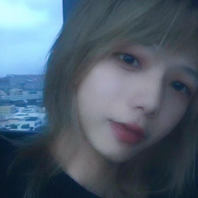 青