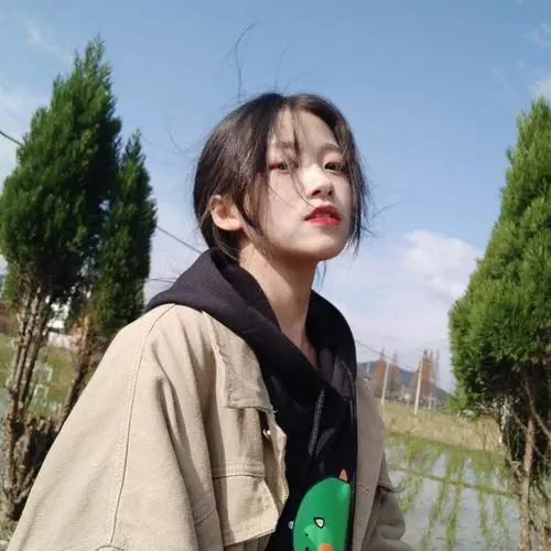 何萧龙默默