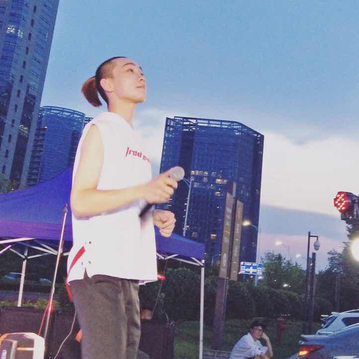 徐优。