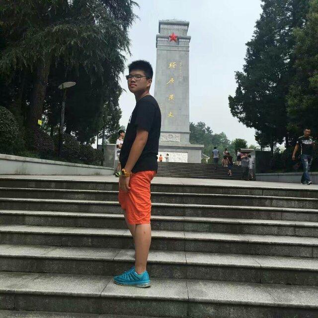 安静的美男纸