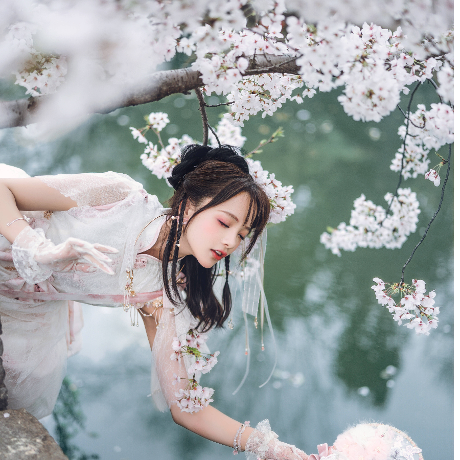 桀肸