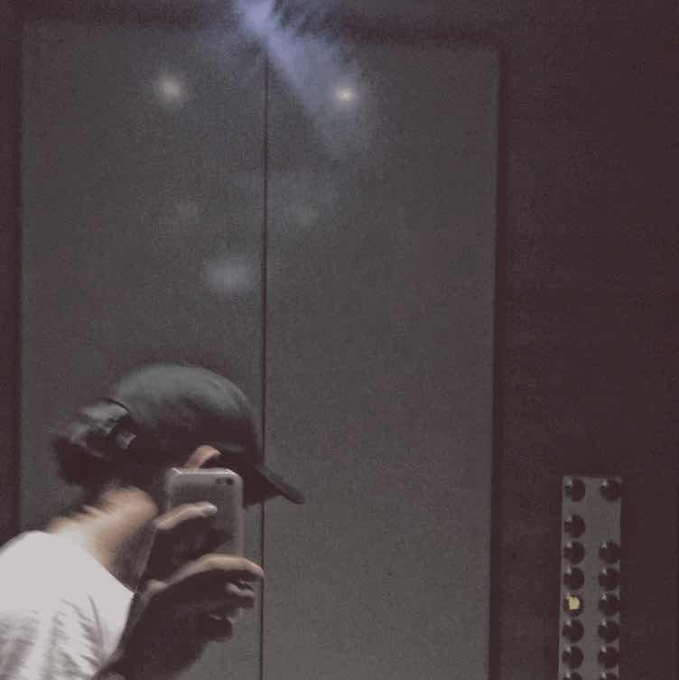 诗人拎着杀猪刀