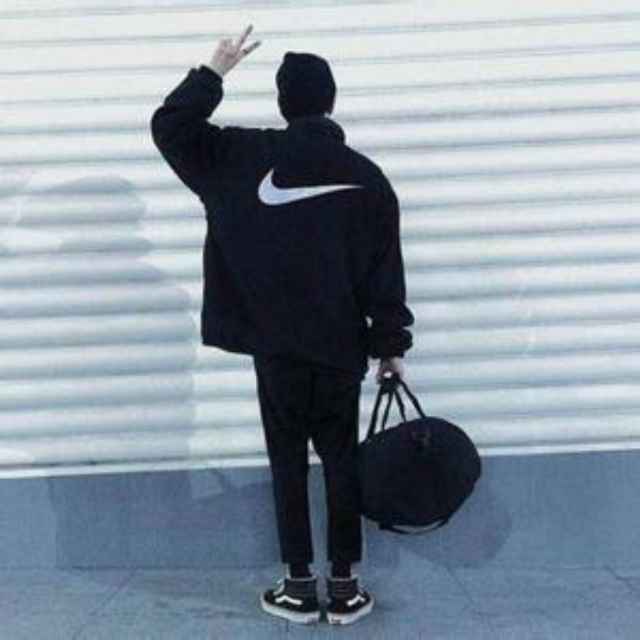 东。