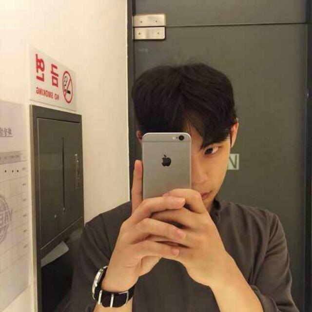 由她