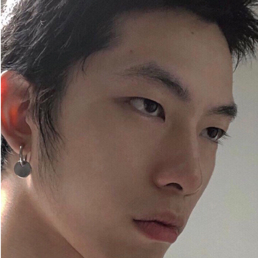 李