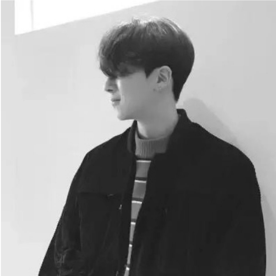 久誠白發伴女郎