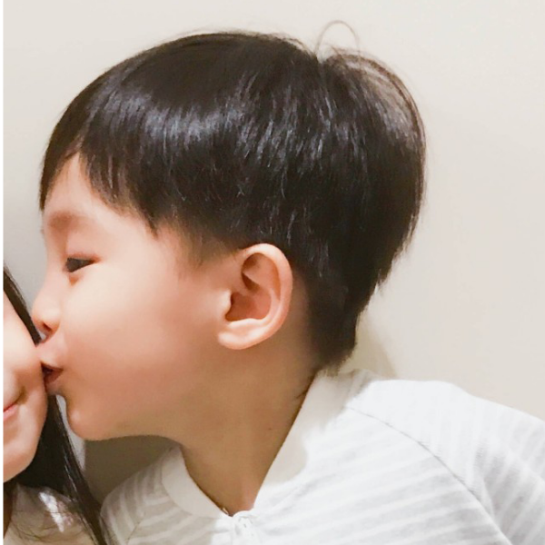 你低头不说一句，