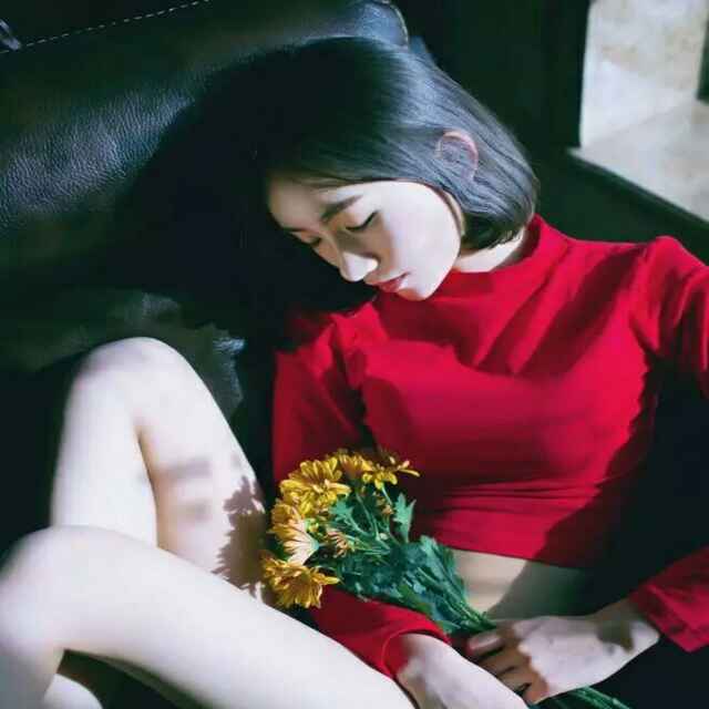 ，