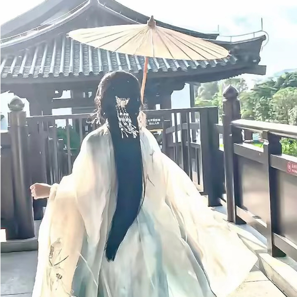 芷.