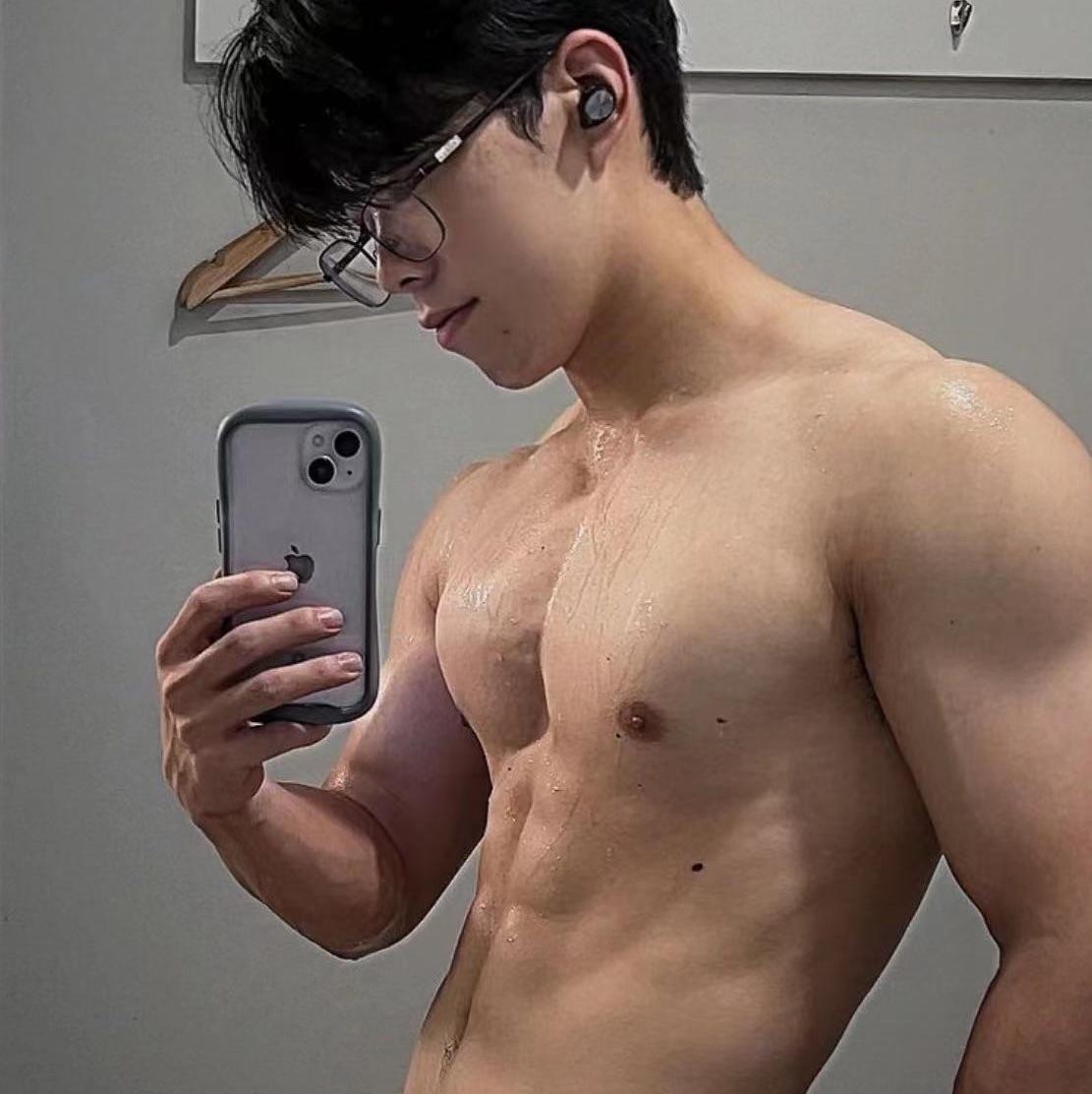 轻飘飘的人偶