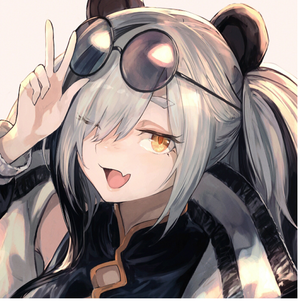ΣΣ(,,・ω・,,)