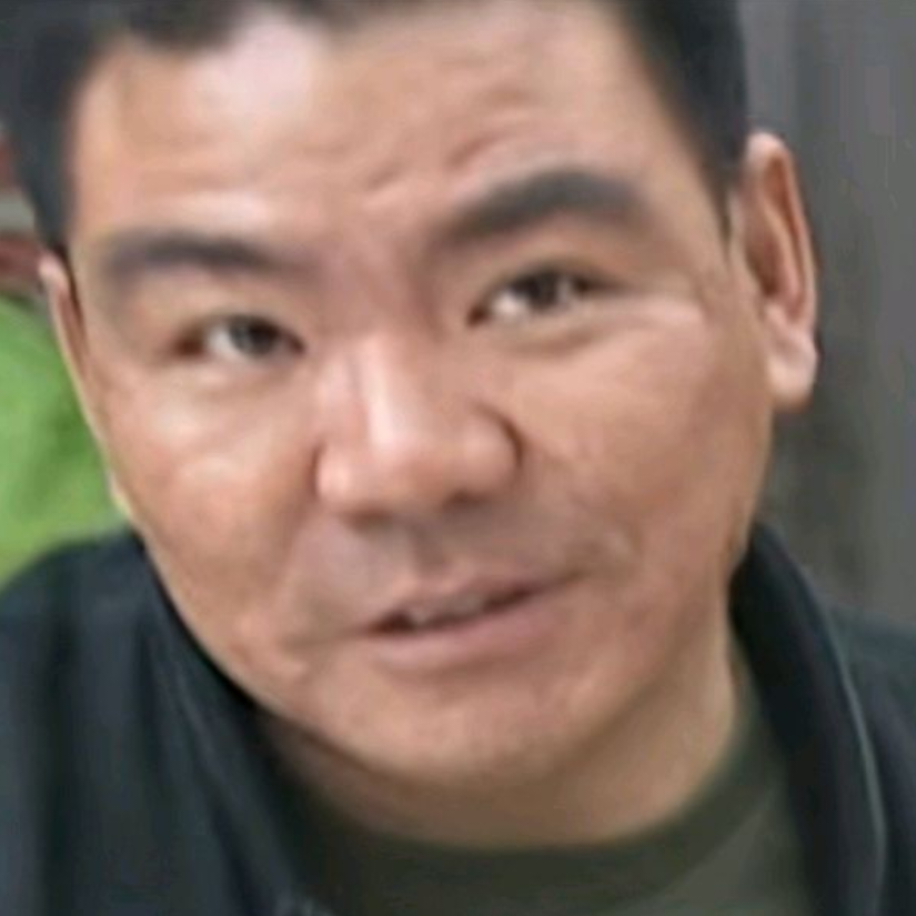漆黑的莫莫