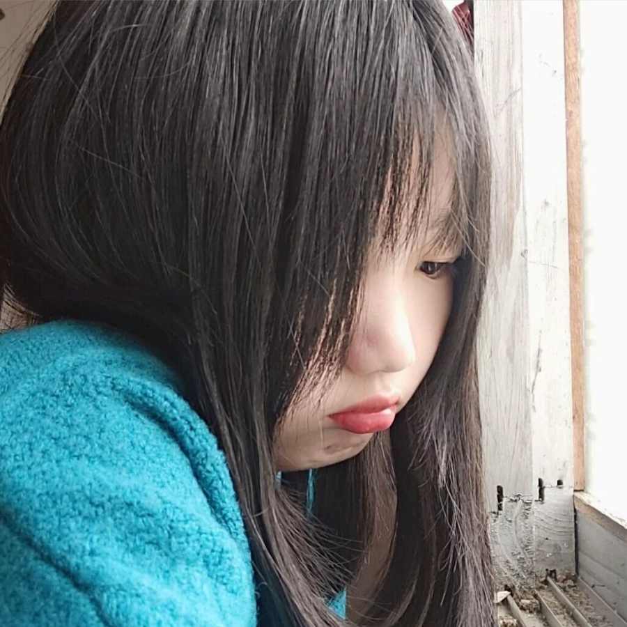 落花随泪绽放.