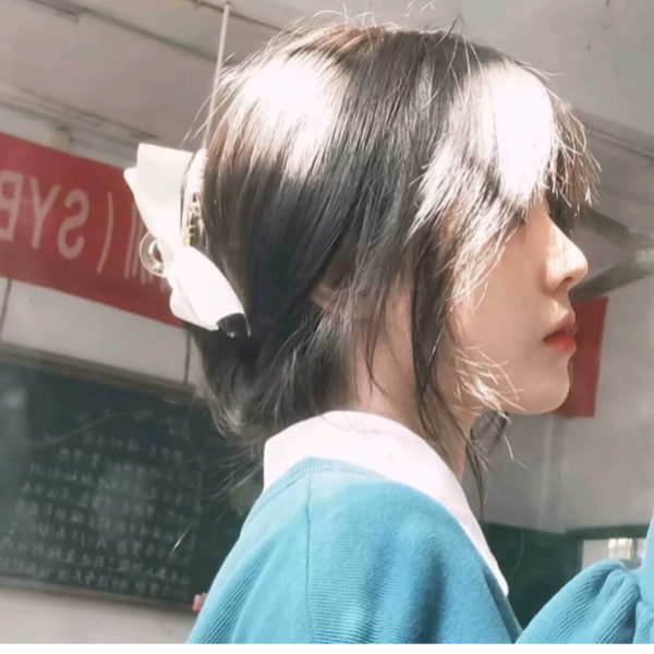 莹.
