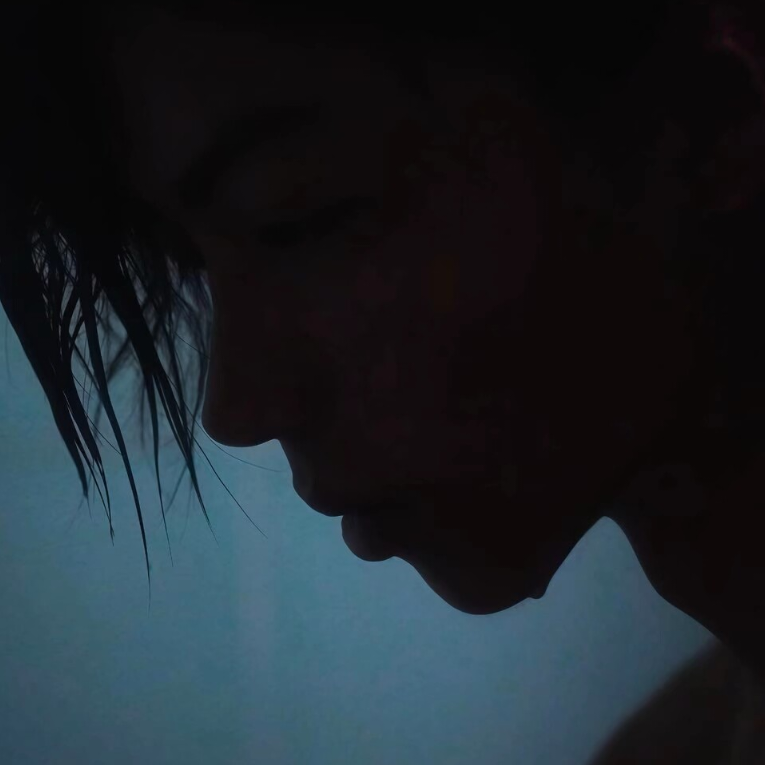 李