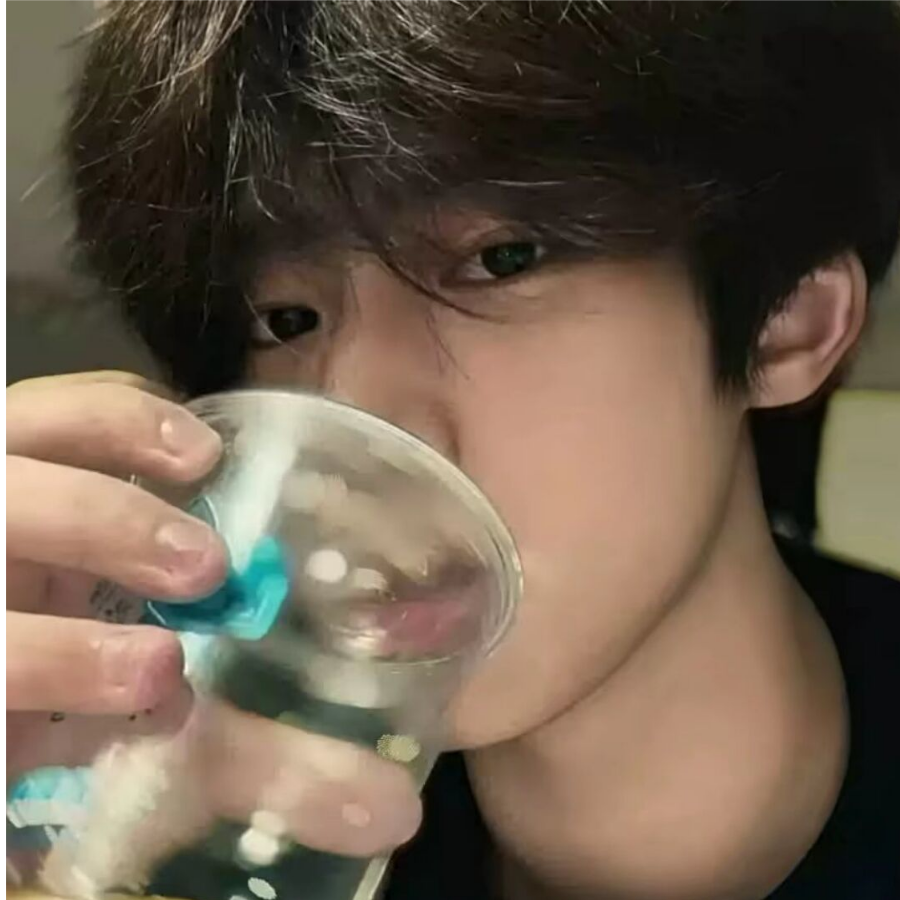 小h.^