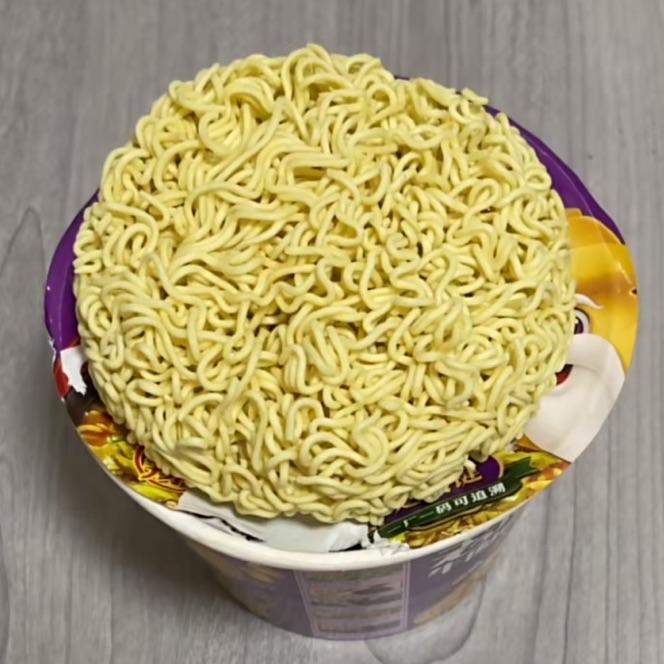 严肃的草