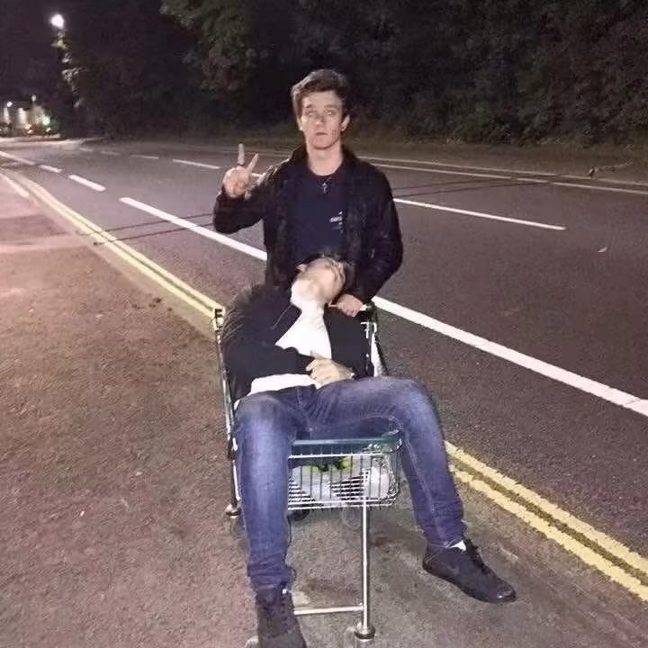 瓷片她