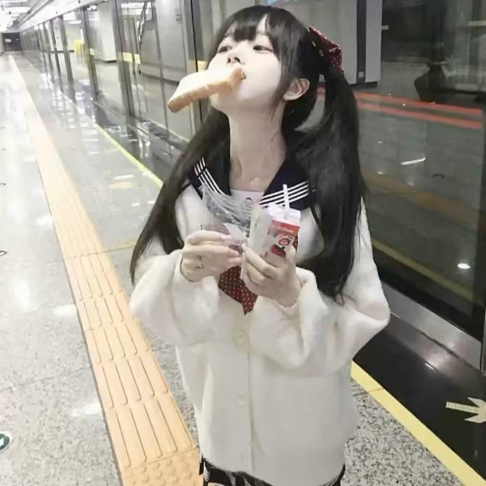 吻她脖子上的痣