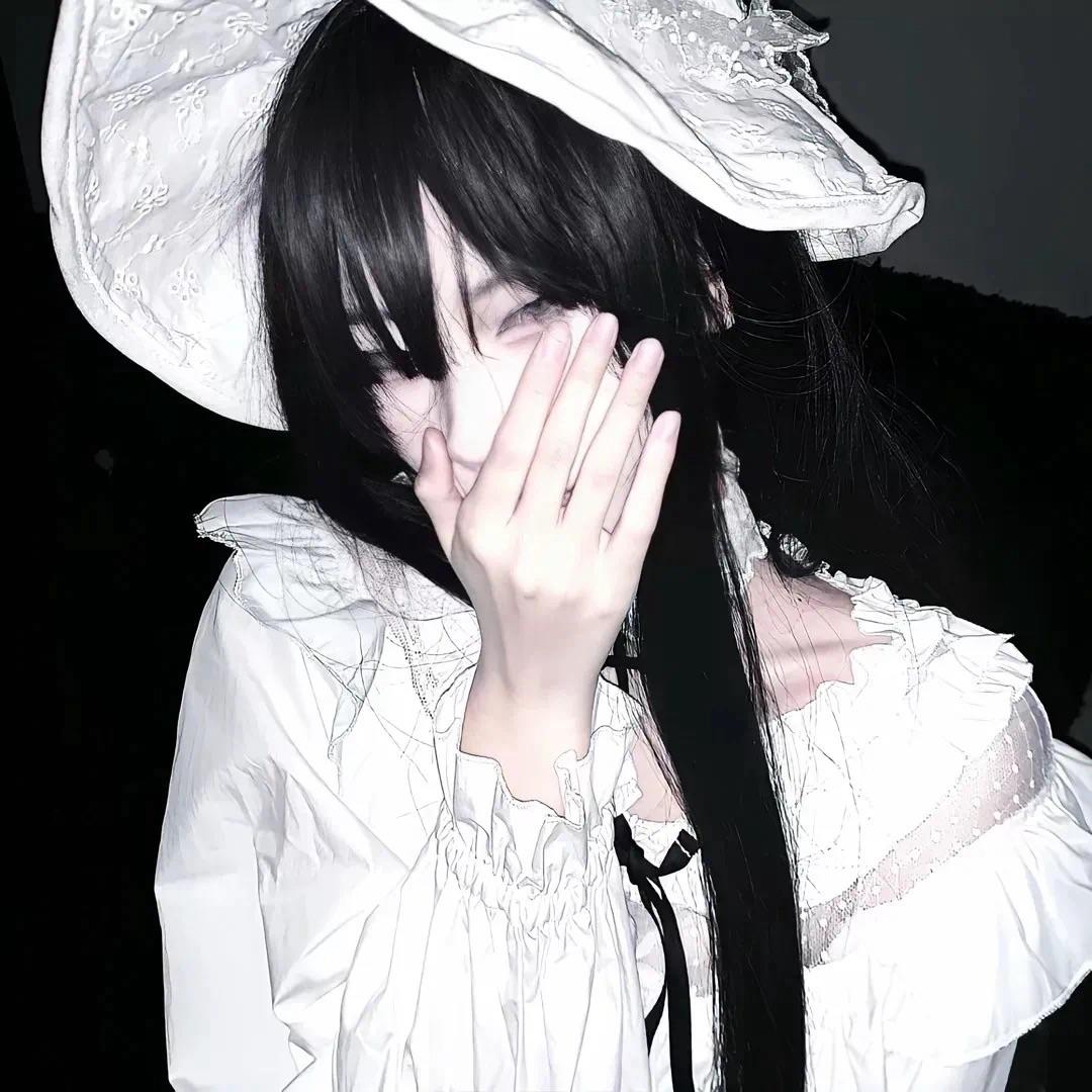 拥抱太阳的月亮