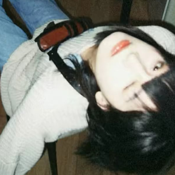 哦