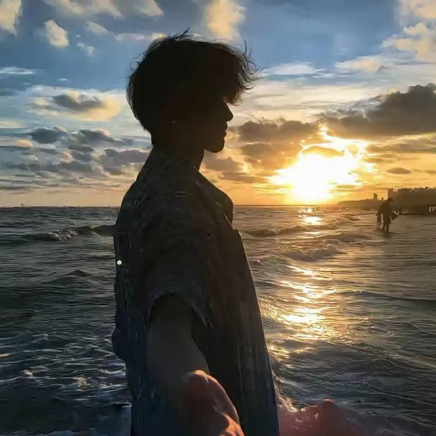 “倚窗听海风”