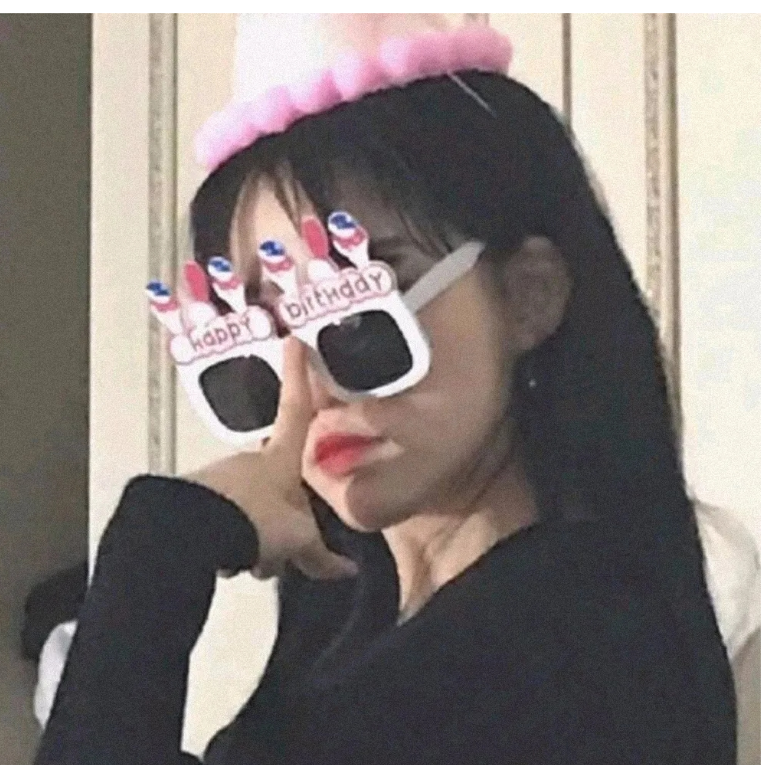 👸