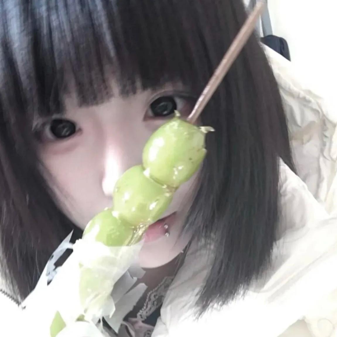 吻她脖子上的痣