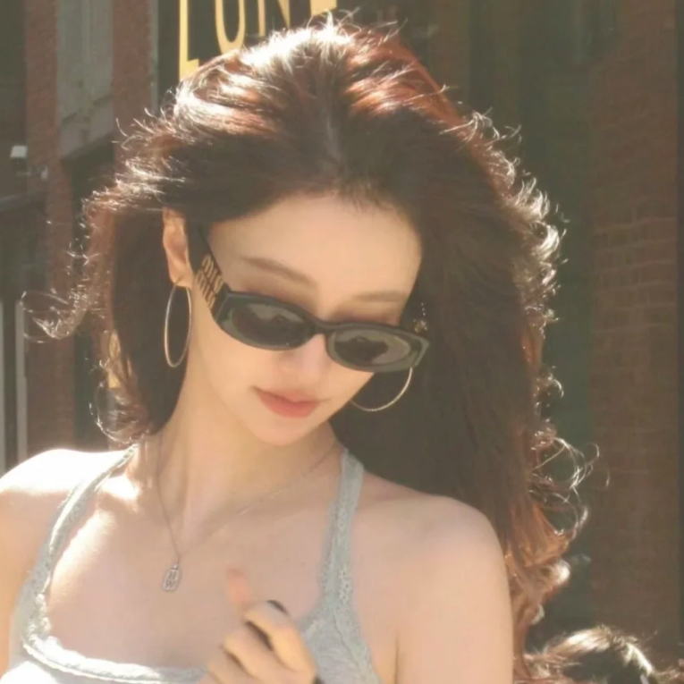 花宁永久(⑉• •⑉)‥♡