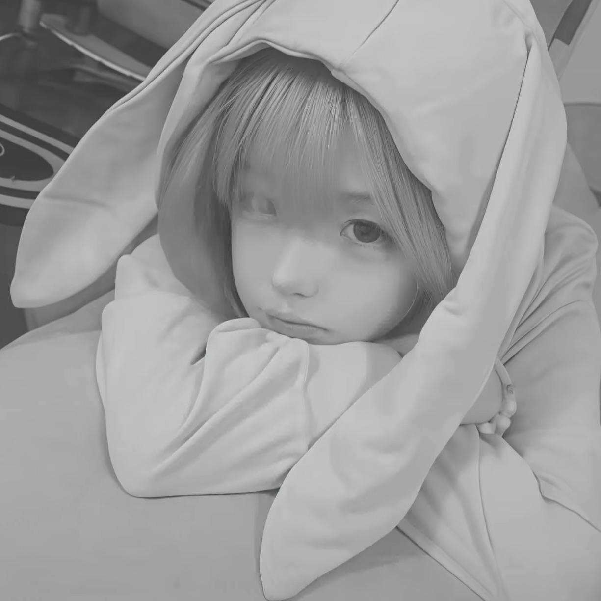 吻她脖子上的痣