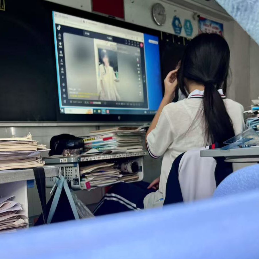 云，，天，，朵