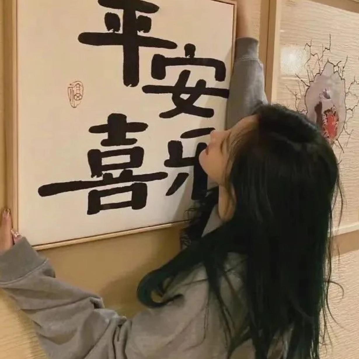 她长眠于月色