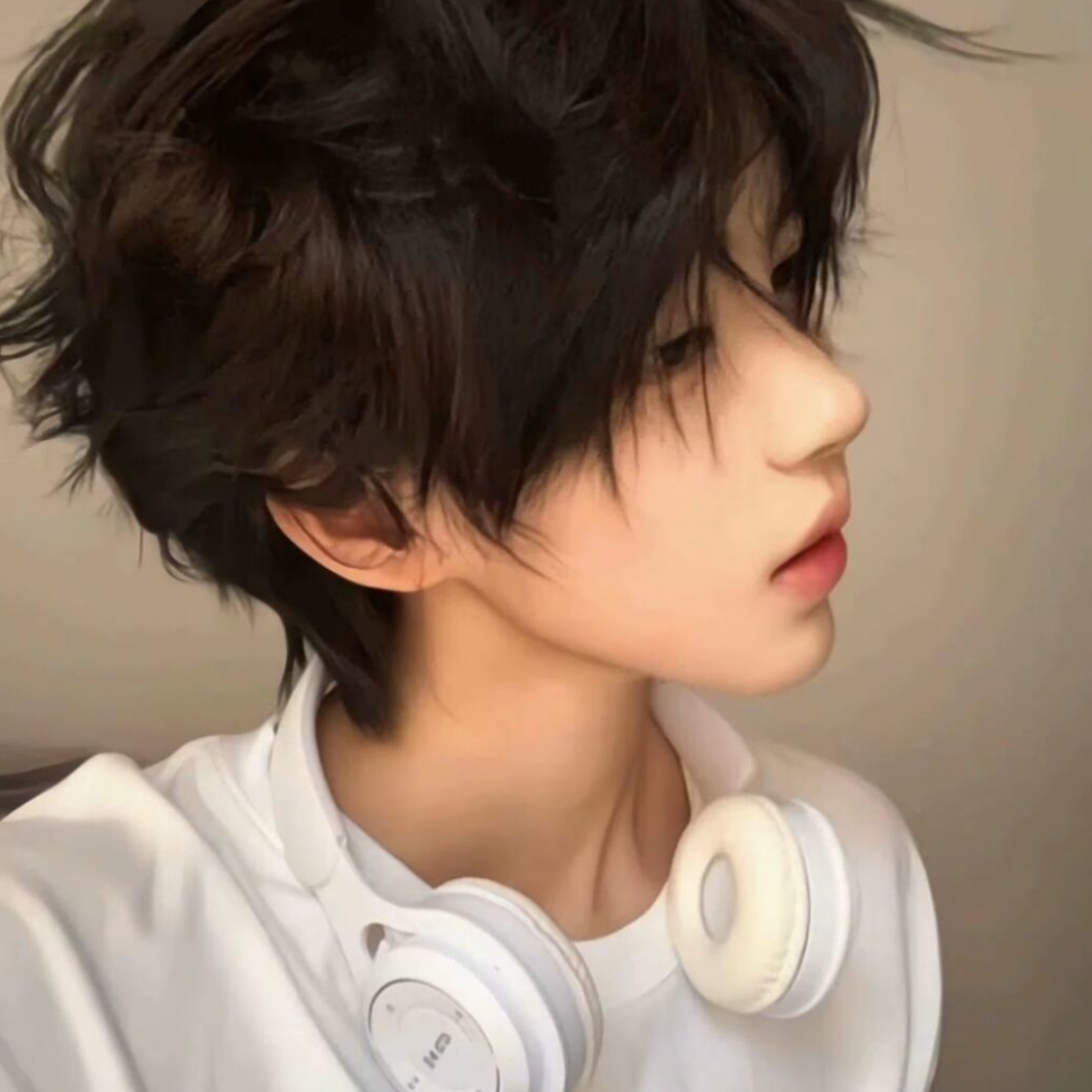 莫榆.