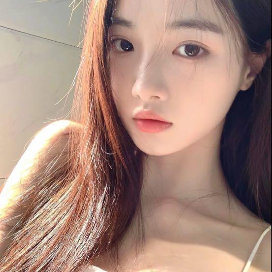 ，