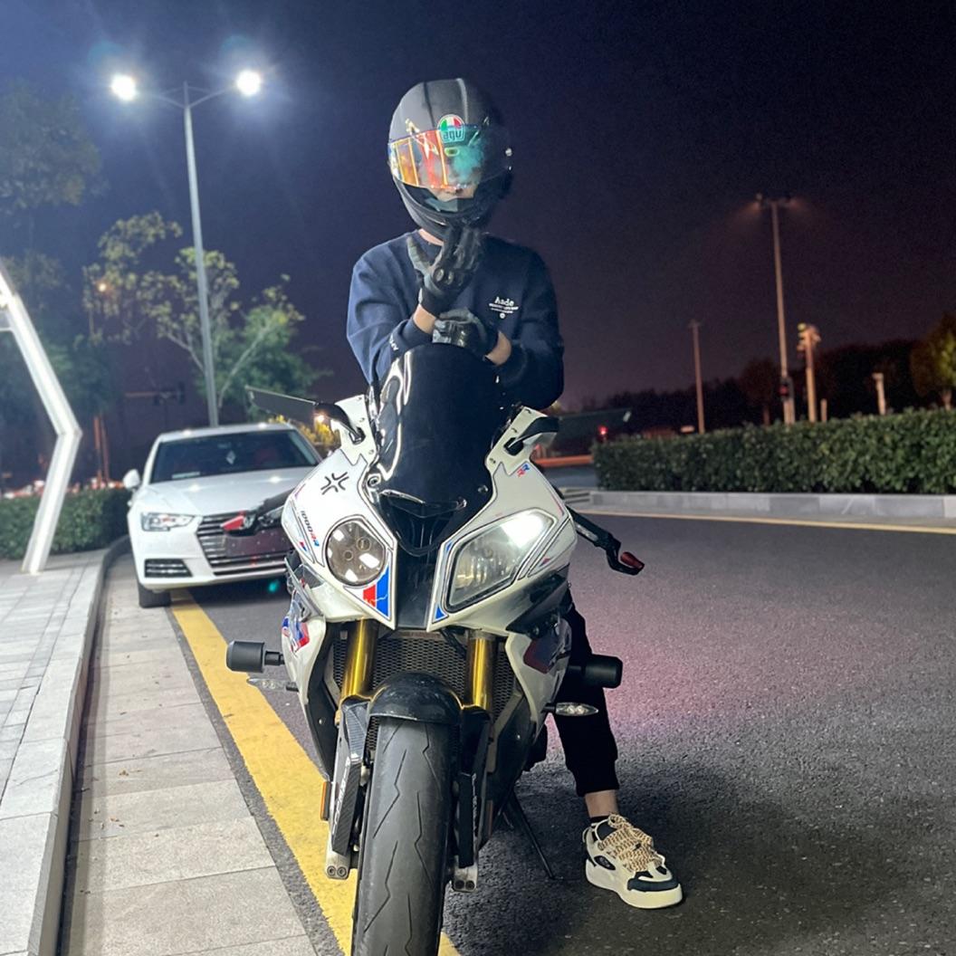 爱玩游戏的boy