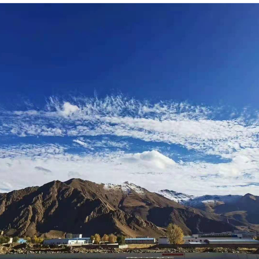 半壁红袍踱山河
