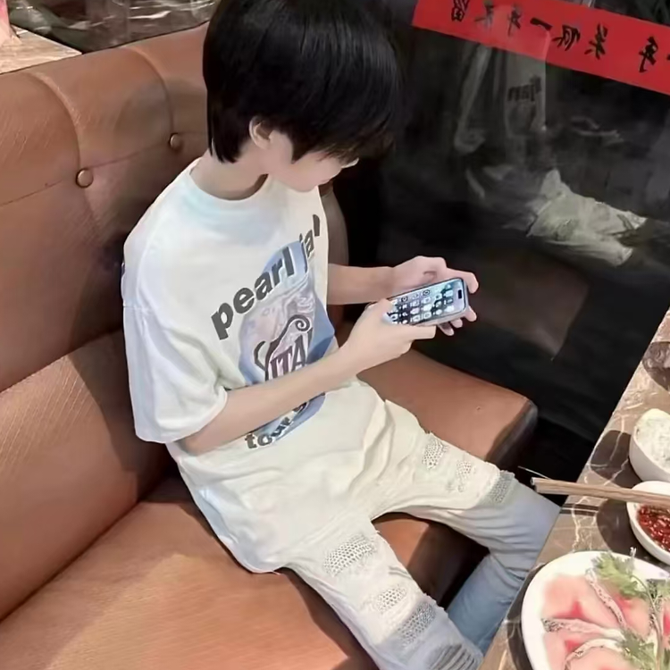 小  宇.