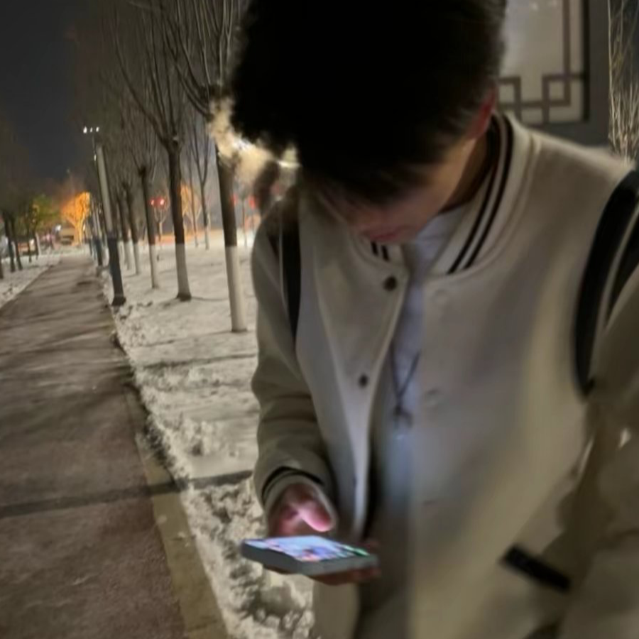 章若楠.