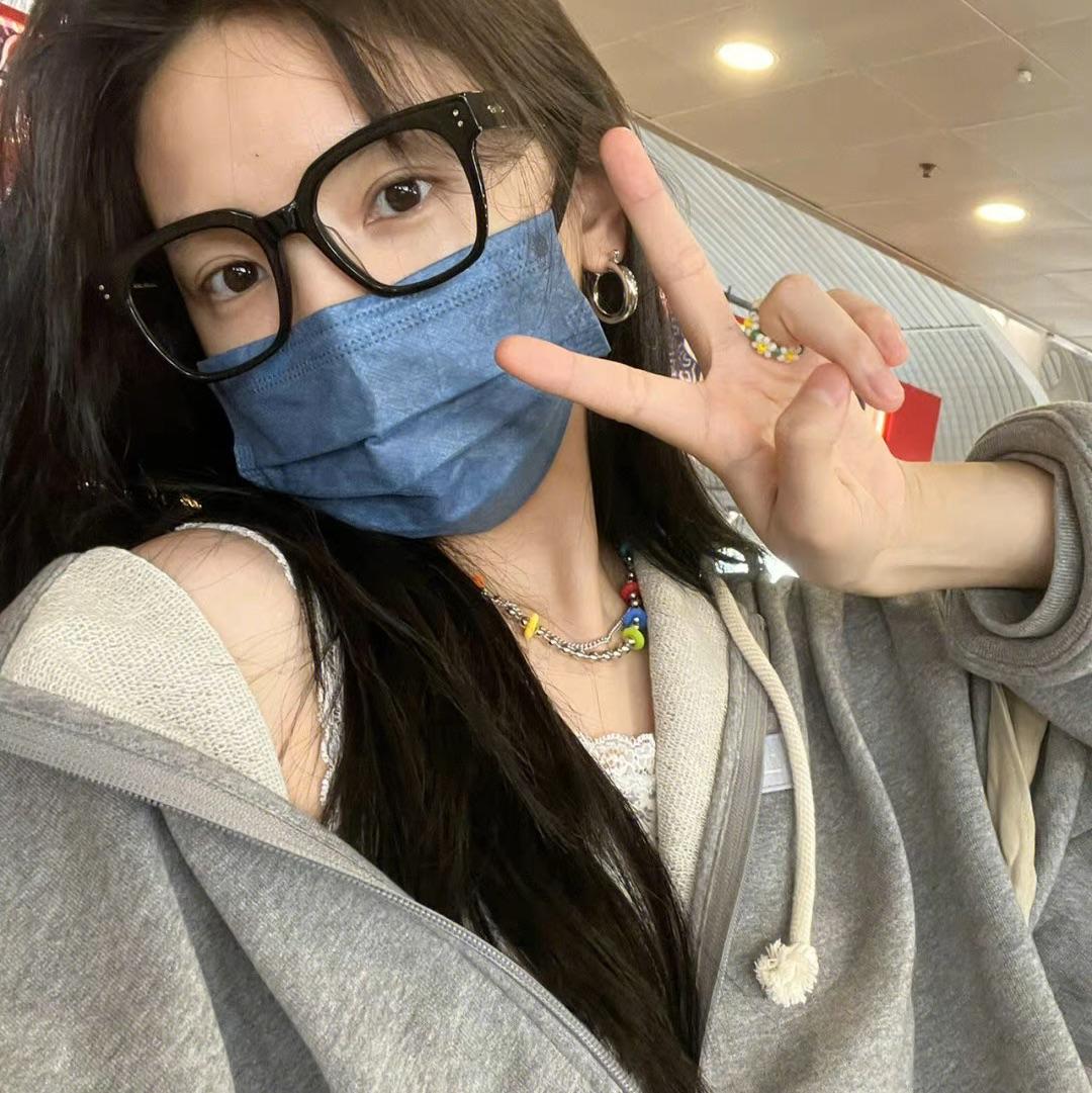 某某